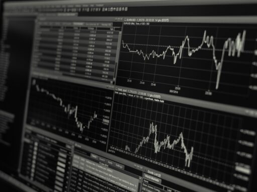 A maggio sono stati lanciati 24 fondi comuni di investimento e si segnalano 16 nuove nomine tra reti finanziarie e altri comparti.