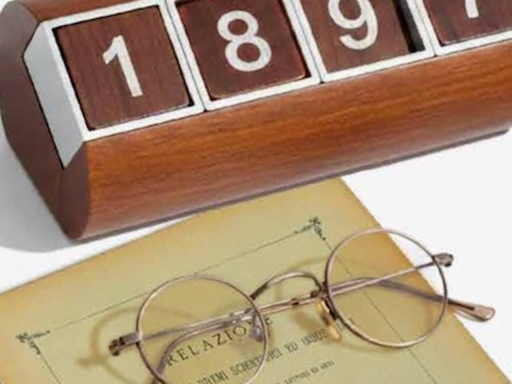 L’espressione “Made in Italy” non è nata nel dopoguerra, ma aaddirittura a fine ‘800: un bollettino della ditta bellunese di occhialeria Ferrari & C. permette di retrodatarlo al 1897